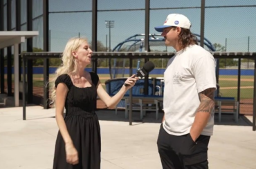 Kevin Gausman était dans la cage des frappeurs lors du troisième match de 18 manches des World Series, travaillant sur son swing au cas où ils auraient besoin d'un frappeur de remplacement dans l'alignement.