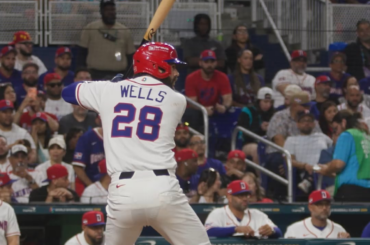 Le coup de circuit d'Austin Wells pour envoyer l'équipe de la République dominicaine en demi-finale, capturé sur le terrain !
