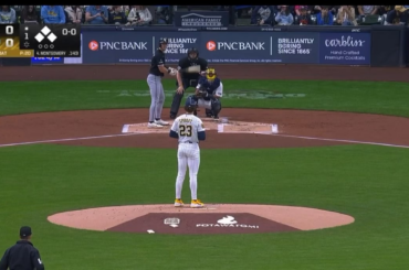 L'arrêt-court des White Sox, Colson Montgomery, réussit un grand chelem au centre en 1ère manche.