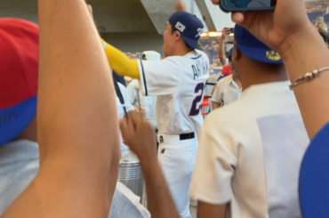 Ahn Hyun-min dansant sur le Marlins Park Pachango Band au WBC à Miami hier soir