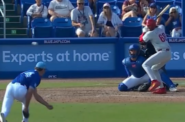 En 2024, RJ ​​Schreck a été échangé aux Blue Jays contre Justin Turner... Aujourd'hui, Schreck a réussi la capture finale pour les Jays.