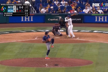 (Point culminant) Ceddanne Rafaela réussit un plongeon mais les umps l'ont jugé comme un simple. Rafaela a expulsé Javier Sanoja pour se retirer malgré tout, les Pays-Bas n'ont donc pas eu besoin de contester la capture.