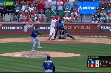 (Point culminant) Alec Burelson va en profondeur et donne l'avantage aux Cardinals ! Les Cardinals ont marqué 8 RUNS dans le 6ème !