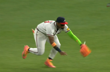 (Point culminant) Salvy Perez se voit à nouveau privé d'un coup sûr, cette fois par une prise minime de Ronald Acuña Jr.
