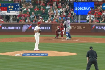 (Point culminant) Bo Bichette frappe un simple RBI et tombe dans le processus