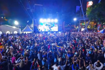 Plaza Alfredo Sadel (Caracas, Venezuela) célébrant la victoire du Venezuela au WBC