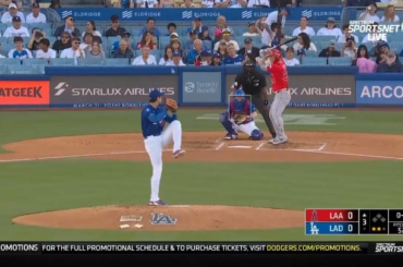 Trout rit après avoir été frappé au pied par un plomb Ohtani.
