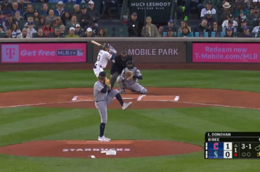 Brendan Donovan marque son premier coup de circuit en tant que Mariner de Seattle !