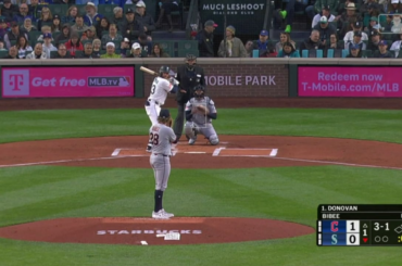 Brendan Donovan lance un Home Run lors de son 1er au bâton en tant que Mariner pour égaliser le match 1-1 au 1er