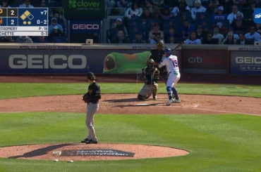 Bo Bichette est hué bruyamment par les fans des Mets après avoir retiré sur prise pour terminer le septième. Il est allé 0-en-5, 3 Ks aujourd'hui et 1-en-14 (.071) avec huit retraits au bâton pour commencer la saison.