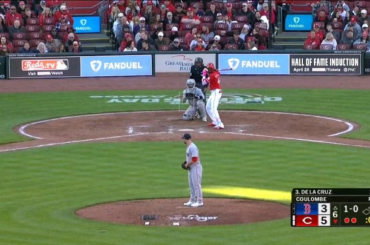 (Point culminant) Les Reds obtiennent 5 défis réussis lors des 6e et 7e manches, dont deux retraits au bâton chargés de buts renversés en fin de manche. CB Bucknor est l'arbitre.