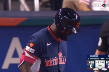 Didi Gregorius perd la batte, circuits sur le lancer suivant