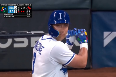 Canzone frappe une bombe à trois points pour porter le score à 6-0 Italie contre Brésil