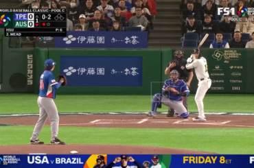 (Talkin' Baseball) Aucun ABS dans la Classique mondiale de baseball n'est déjà exposé. Le receveur s'excuse auprès de l'arbitre après qu'il était sur le point de lancer la balle autour du terrain. Curtis Mead enregistre le premier coup sûr du WBC sur le lancer suivant.