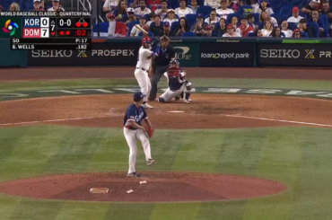 (Point culminant) Austin Wells s'en va pour l'équipe de la République dominicaine ! Ils affronteront le vainqueur de l'équipe américaine contre l'équipe canadienne en demi-finale dimanche.