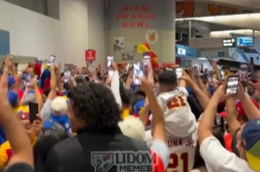 Des supporters vénézuéliens scandant "Où sont-ils, où sont les Dominicains ?"