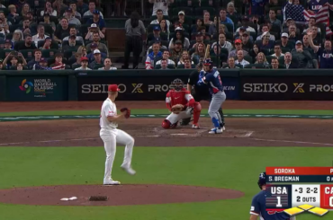Les États-Unis marquent deux autres points pour mener 3-0 dans le 3e alors qu'Abraham Toro dirige un grounder vers sa propre pirogue