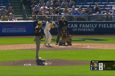 Le stand des brasseurs perd la lecture en direct à cause du vent, le papier est collé au filet, la caméra zoome et la lecture continue (vidéo)