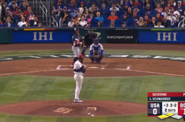 (POINT SAILLANT) LUIS SEVERINO FRAPPE KYLE SCHWARBER POUR ÉCHAPPER AU JAM !