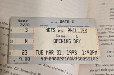 Talon de billet pour la journée d'ouverture de 1998 que j'utilisais comme marque-page. LGM!
