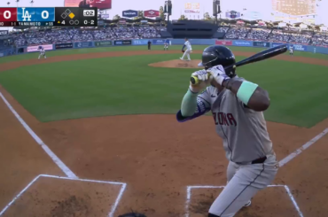 (Point culminant) Geraldo Perdomo va en profondeur pour un dinger de 2 points pour briser l'égalité sans but !
