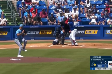(Point culminant) La bombe de Vladdy avait disparu au moment où la batte s'est connectée au ballon lors du dernier jour de l'entraînement de printemps. PLAKATA