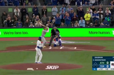 (Point culminant) Kevin Gausman ouvre la saison des Blue Jays en frappant Kurtz, Langeliers et Soderstrom en 1er.