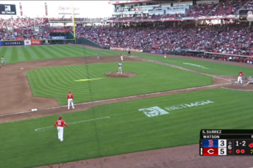 CB Bucknor tente de retirer Eugenio Suarez sur des prises consécutives, mais les ABS Challenges réussis de Suarez annulent les appels et la foule de Cincinnati éclate sous les acclamations les plus bruyantes de la journée.