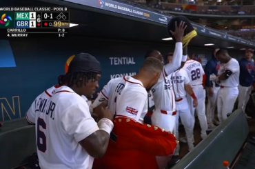 Célébration de la relève de la garde d'Harry Ford après son circuit