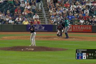 Julio Rodriguez se joint à la fête avec son premier Home Run d'entraînement de printemps pour porter le score à 17-4 pour les Mariners au 4e.