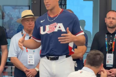 Aaron Judge prononce un discours devant l'équipe américaine avant la World Baseball Classic