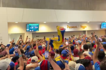 La foule vénézuélienne a été électrique pendant toute la Classique mondiale de baseball !