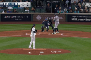 Après le 4ème défi ABS réussi des Yankees de la soirée, Aaron Boone fait part de son mécontentement à l'arbitre du Home Plate Mike Estabrook qui dit "Je ne veux pas entendre un autre mot, pas un autre mot". 90 secondes plus tard les Yankees réussissent un 5ème défi ABS et Boone a eu quelques mots de choix