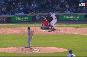 (Surligner) Ian Happ envoie ce ballon dans les gradins du champ gauche pour un home run de 3 points !