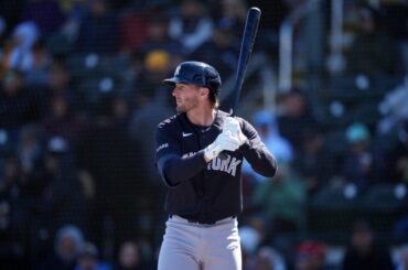 (Henry) L'ancien Rockie Ryan McMahon adopte une nouvelle position et défie les arrêts-courts avec les Yankees. Mardi, lorsque les Yankees affronteront l'équipe du Panama dans un match de préparation avant le début de la Classique mondiale de baseball, le plan est que McMahon débute à l'arrêt-court.