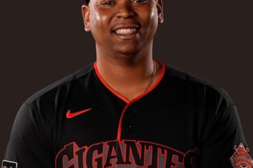 Les nouveaux uniformes Gigantes ont été officiellement révélés. Les Giants porteront ces uniformes sur le terrain lors des matchs à domicile du samedi au cours de la saison 2026.
