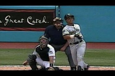 (Point culminant) 1997- Andres Galarraga éviscère une balle de baseball à South Beach