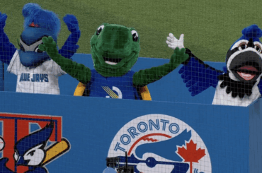 Les Blue Jays annoncent le retour des anciennes mascottes Diamond, Domer et BJ Birdy