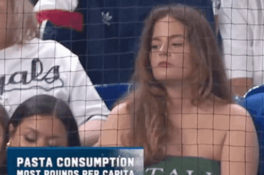 Cette pauvre fille se fait honte des pâtes dans l'émission FS1