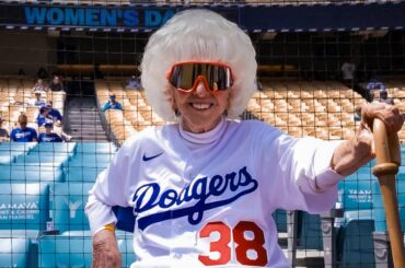 L'ancienne joueuse Maybelle Blair a 99 ans et bat toujours pour le baseball féminin