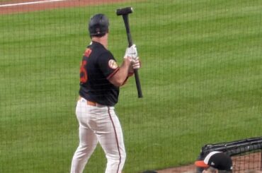 Pete a un marteau sur le pont