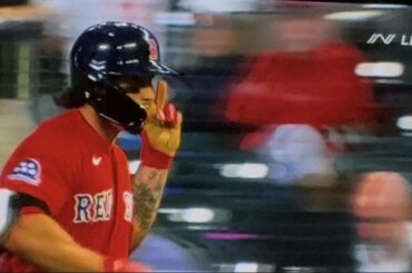 (Lowlight) Jarren Duran éteint un ventilateur après s'être retiré pour commencer la manche