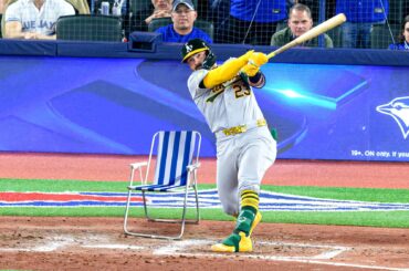 Les arbitres de la MLB remplacés par une chaise de pelouse représentant la zone de frappe