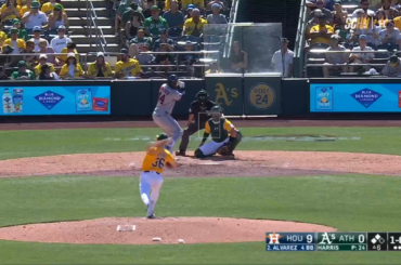 (Point culminant) Yordan Alvarez réalise le 10e point du match pour les Astros alors qu'il atteint la base pour la 5e fois aujourd'hui