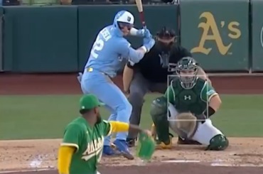 (Jomboy Media) EMT a fait vérifier la tasse par une fausse balle