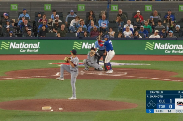 (Point culminant) Kazuma Okamoto égalise le match avec un long home run au centre profond