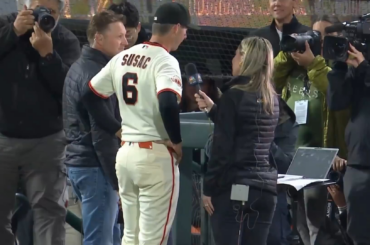 L'ordinateur portable du journaliste d'après-match des Giants, Kylen Mills, a été trempé après que Willy Adames Gatorade ait éclaboussé l'interview de Daniel Susac