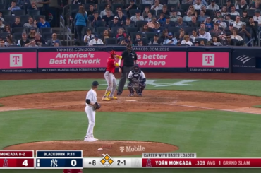Yoan Moncada livre avec un simple de 2 points et c'est 6-0 Angels !