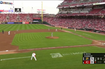 (Point culminant) Une mauvaise communication entre Bryan Reynolds et Oneil Cruz permet aux Reds de marquer un point !