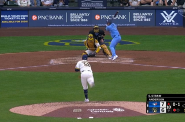 Myles Straw apporte deux autres points et c'est 9-6 Blue Jays